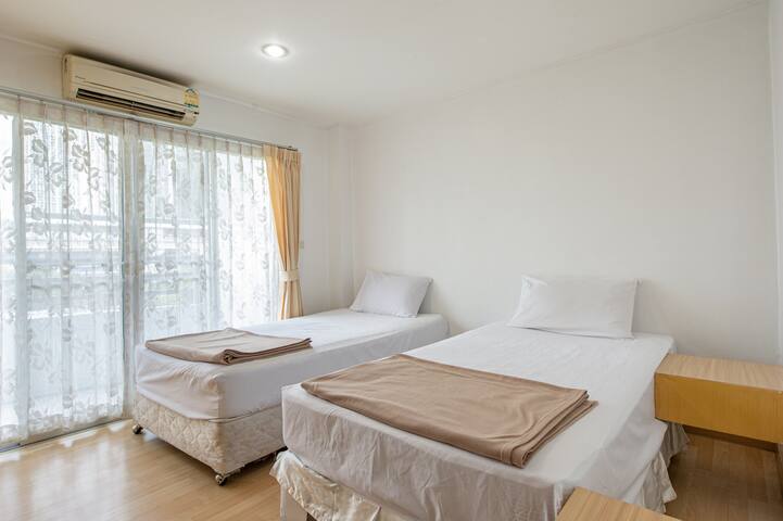 6 BR units with terrace 100m to Ploenchit BTS gallery image 4