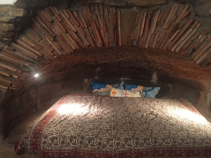 Cama de día en el antiguo horno de panaderías, también utilizable como cama adicional, tal vez para los niños, para permitir que la casa duerma ocho. 