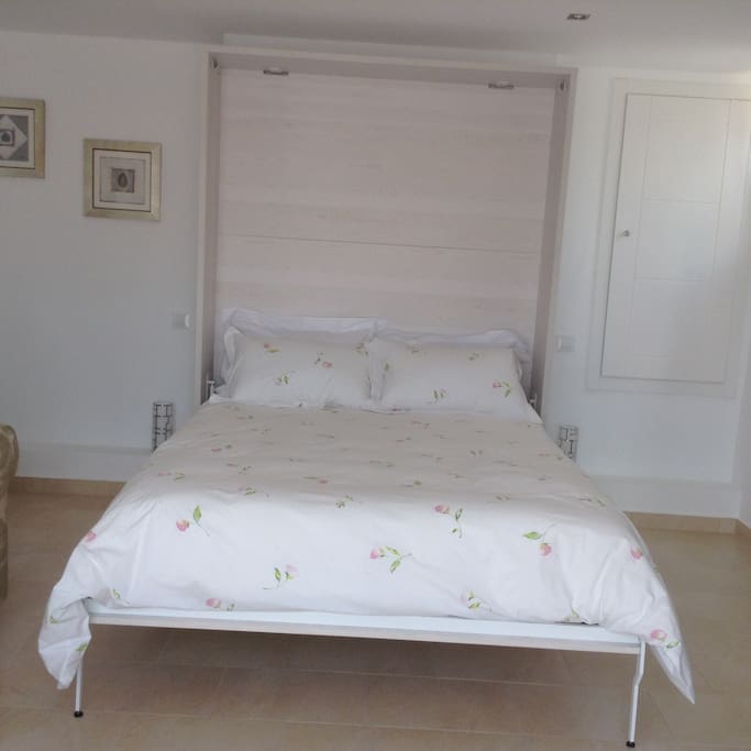 Fold-Up King Size Bed