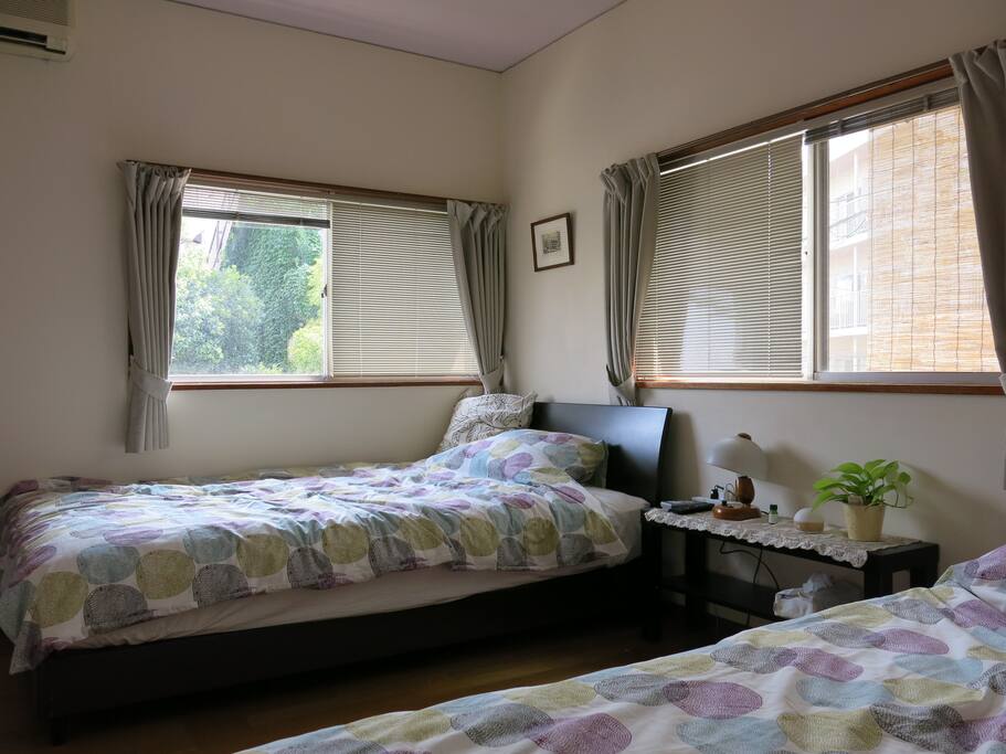 The room semi-double and single bed