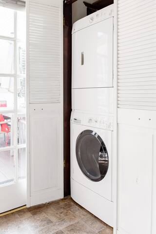 Classic Bungalow Half a Block from the Sand at Hermosa Beach gallery image 4