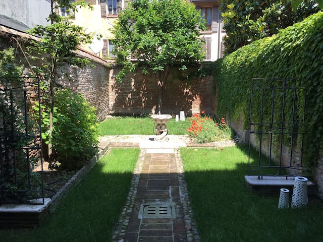 Suite Giardino Segreto, Centro Mantova