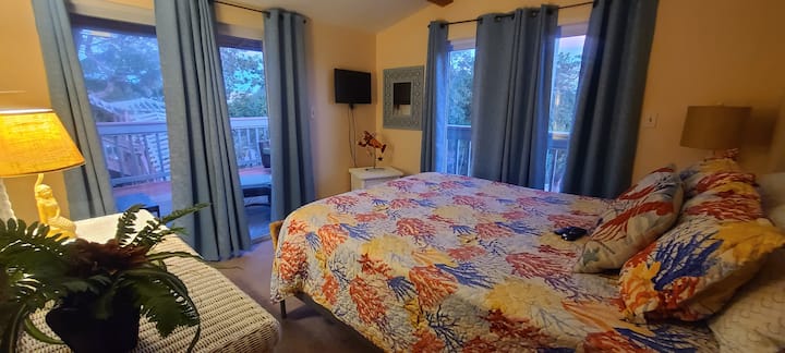 ห้องนอนควีนไซส์ด้านซ้าย