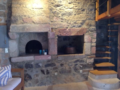 Top Airbnb: Dimitris's Lux 1880's Stone House in Δήμος Πάτμου