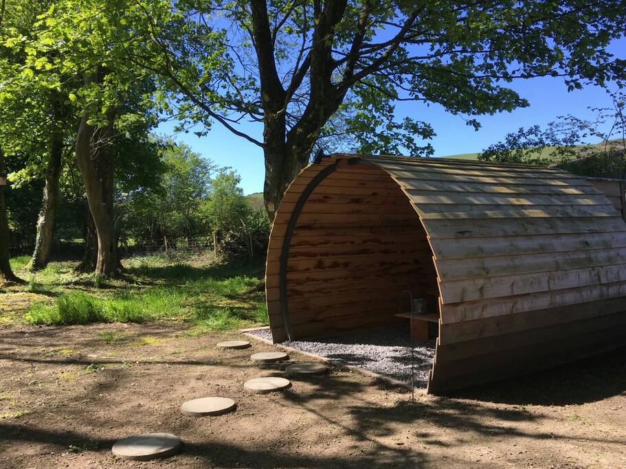 Garden pod and alternative dining area.