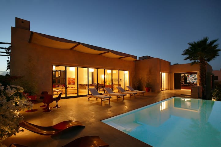 VILLA  CONTEMPORAINE SUR GOLF D’AMELKIS AVEC STAFF