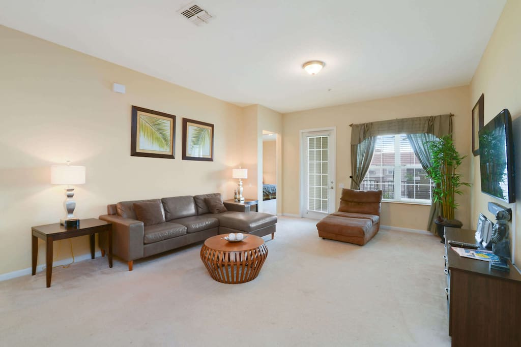 At the end of an action-packed day at nearby Walt Disney World Resort, SeaWorld or Universal Studios, your family can gather in this room to plan tomorrow's adventure!
