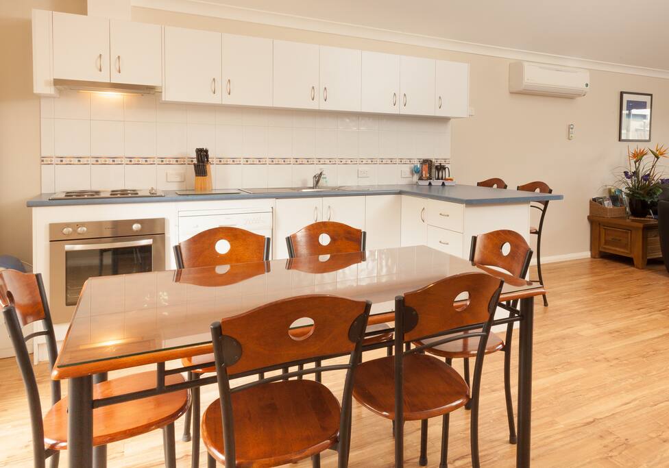 Fully equipped kitchen with dishwasher
