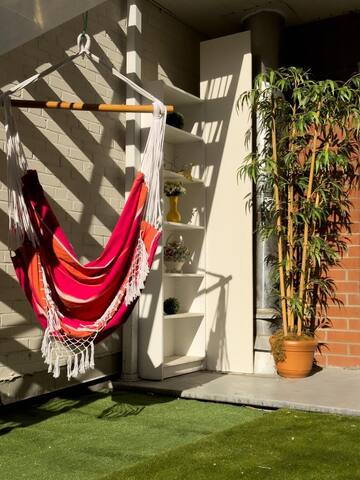 Huge & Stylish 10 Bedroom w/Patio! – Sleeps 30! gallery image 5