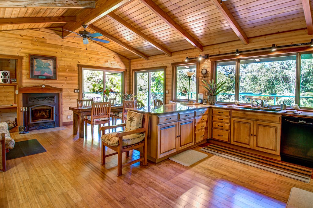 Volcano Big Tree/hot tub&sauna Houses for Rent in Volcano, Hawaii, United States