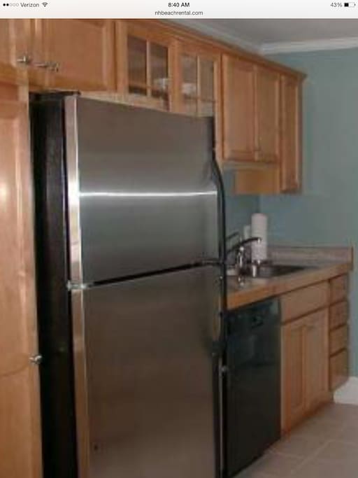 Stainless granite eat in kitchen