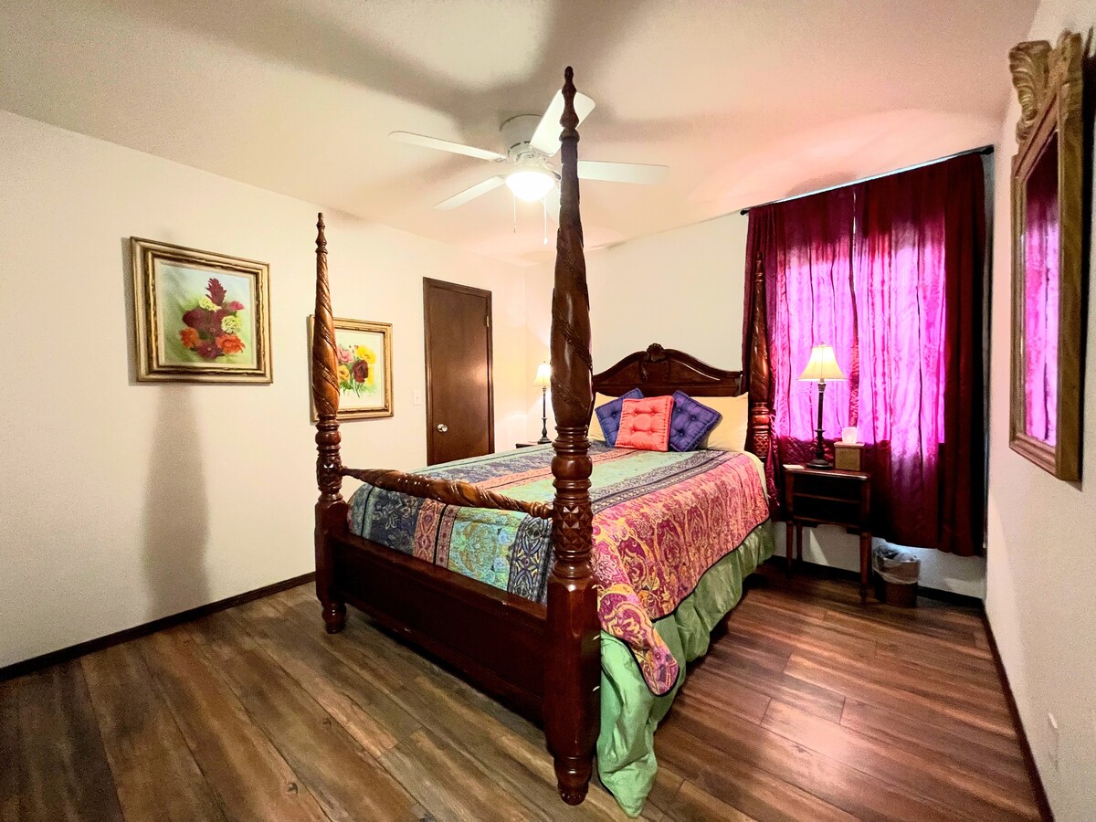 #3 BOHO FESTIVALKAMER: queensize bed, inloopkast