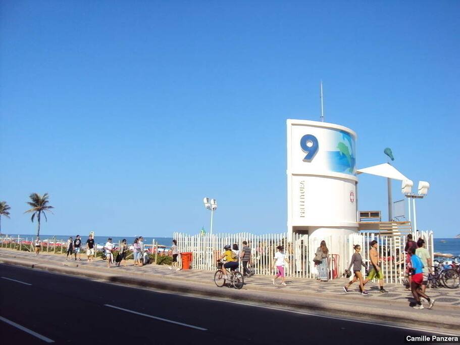 O apartamento localiza-se entre o Posto 9 e Posto 8