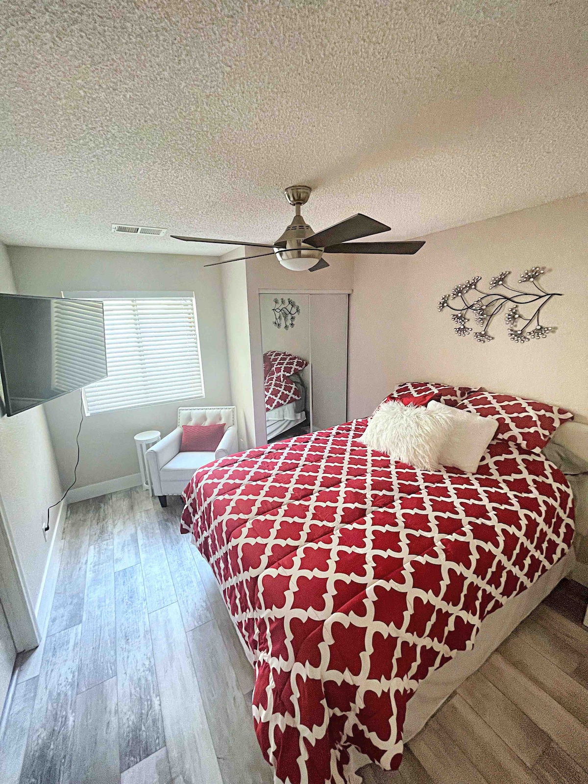 חדר שינה מס '5 עם חדר רחצה מחובר (למטה)