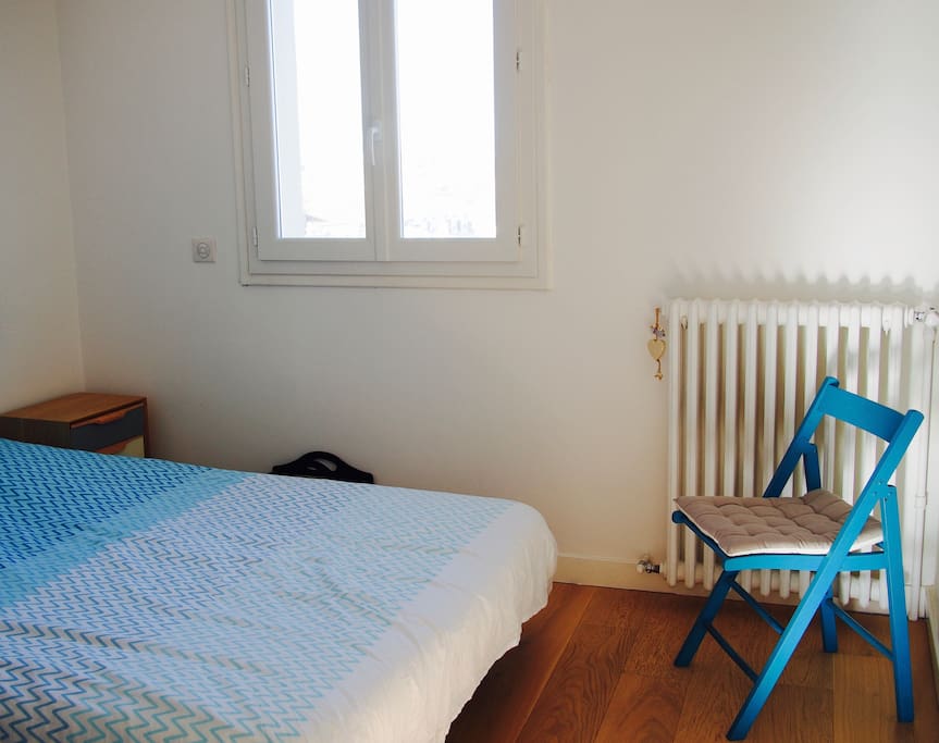 Chambre de 12m2 avec lit double