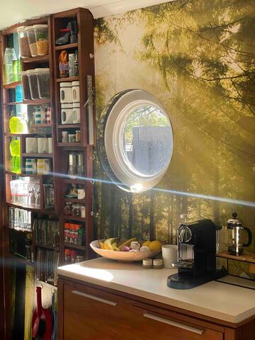 Greenpoint 2br/en-suite big green garden gallery image 5