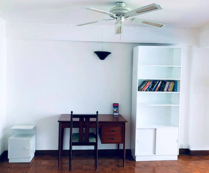 Quiet Place Next To Bts Train And Airport Train - Bangkok