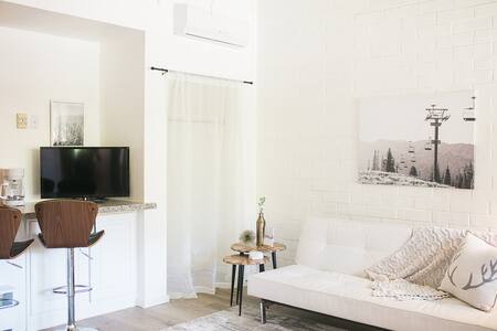 Light + Bright Studio on Bus Stop - * SANITIZED *