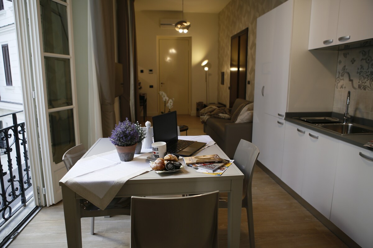 Top performing Airbnb: In the Centre -Deluxe Flat- Napoli Mariana Luxury in Napoli