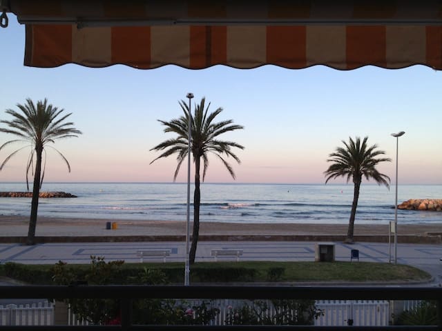 Apartamento Primera Linea de Mar Free Wifi+Parking