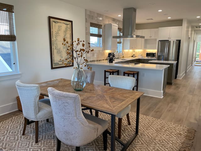 Beautiful Super Comfy 3/3 Townhome Best Location!