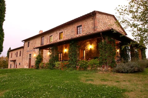 Villa & pool close Florence & weddings