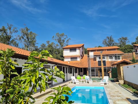 House with 6 SUITES and CLOSE to the center of Penedo.
