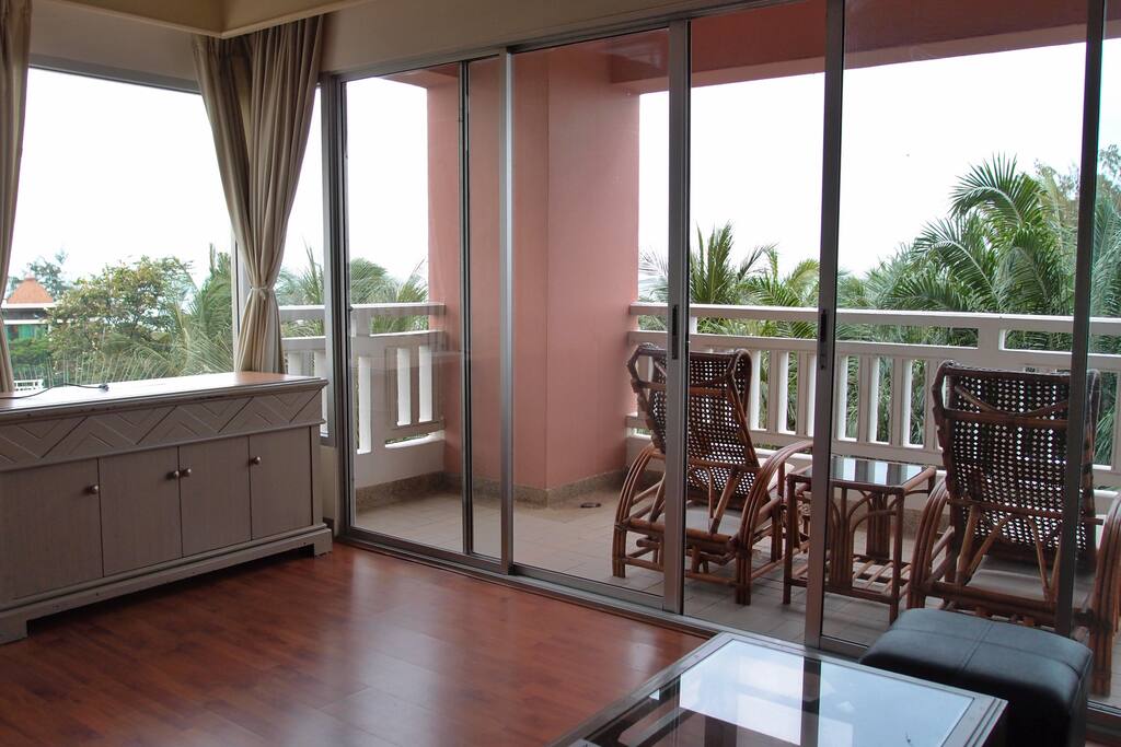 Der Blick auf den Balkon,