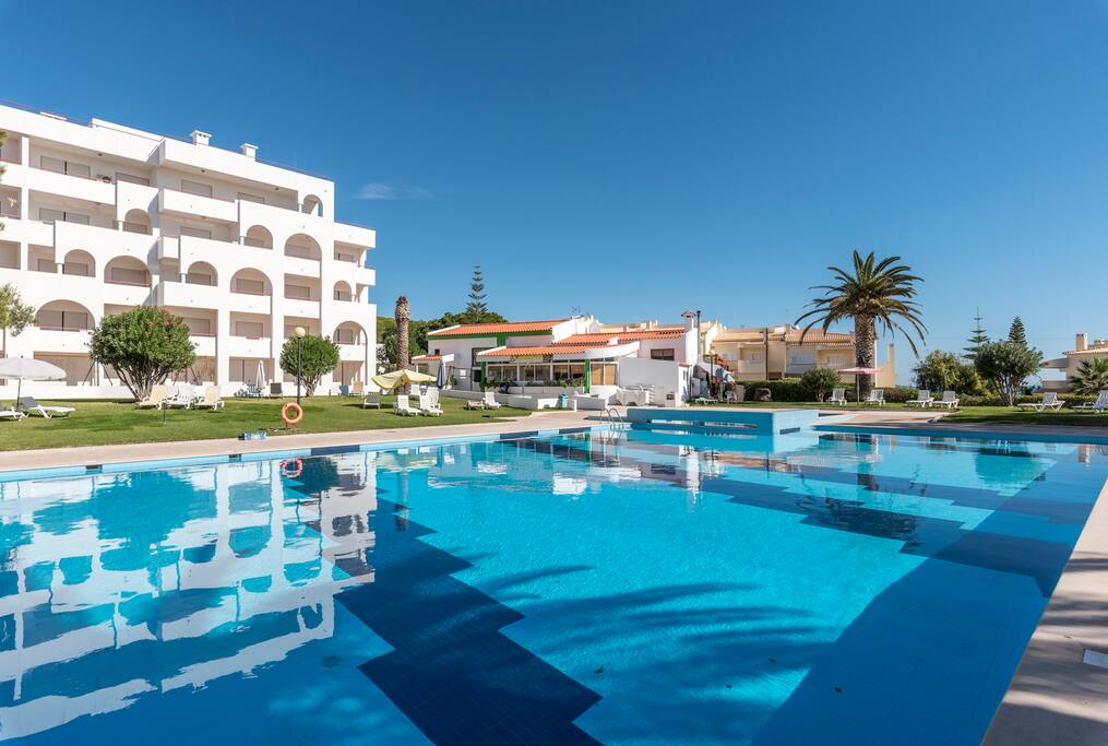 PALM TREE AP - 2 Bedroom / Wifi / Pool and Kids Pool / Very close to beaches