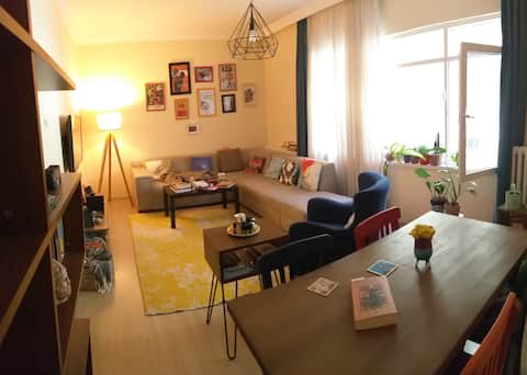 Cosy flat with green backyard in hip neighborhood