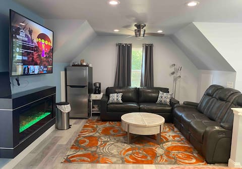 Popular Airbnb listing: Adorable studio with indoor fireplace in Smallwood