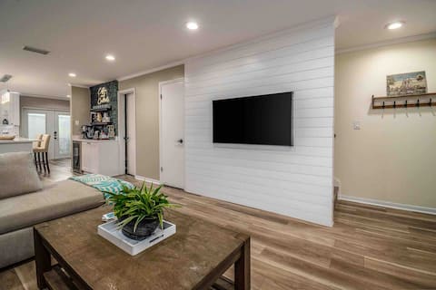 Successful Airbnb property: Chic SoHo Retreat Walk to Bayshore Hyde Park +PARK in Soho