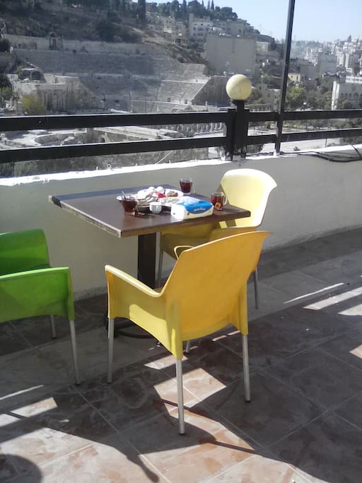 Roof-top Breakfast with Roman Theater view