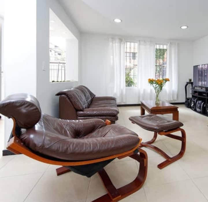 Private Room In  B&b Top Rated, Washer Drier - Cali