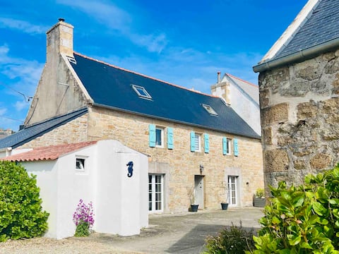 Spacious long countryside spirit on the seaside