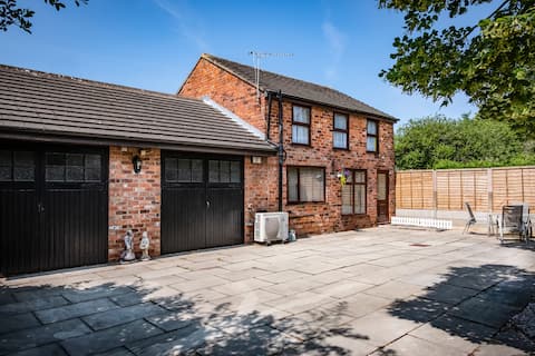 Detached Private Family Cottage in Southport