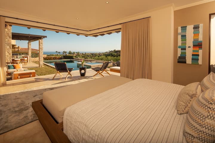 Изглед към морето на Кортес от основния апартамент в спалнята