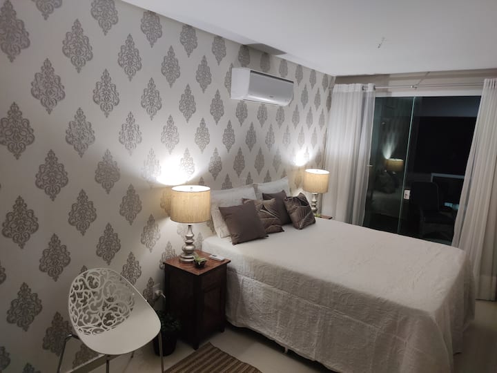 标准双人床套房，配有袋装弹簧床罩。奢华舒适
新墙纸进口。
空调、消毒窗帘和床罩，配有带消毒枕头的辅助毯子、个性化枕头，打造时尚舒适的感觉。