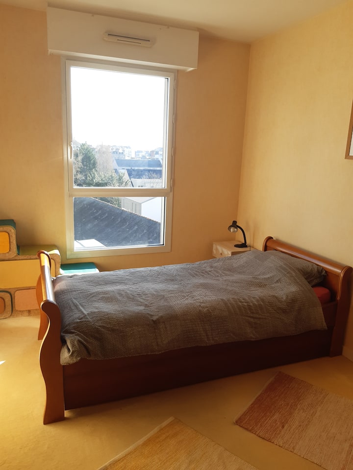 1号卧室， 2张单人床 