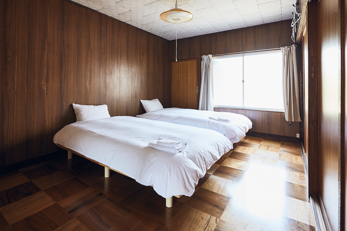 2F: Спална соба ∙ (1 единечен кревет)