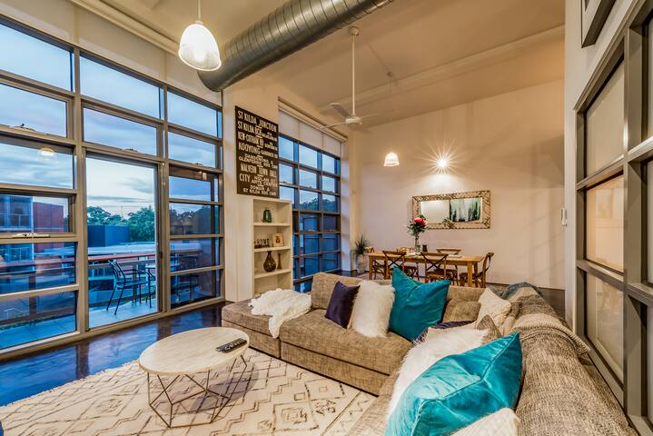Luxury warehouse apartment close to CBD gallery image 3