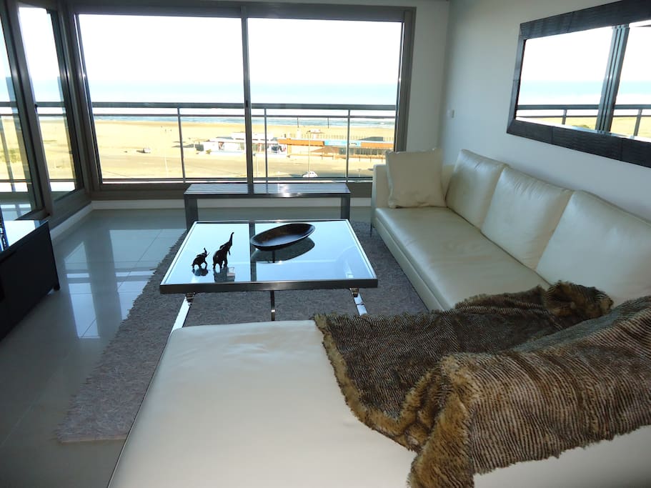 Living room with excellent view of the Brava Beach