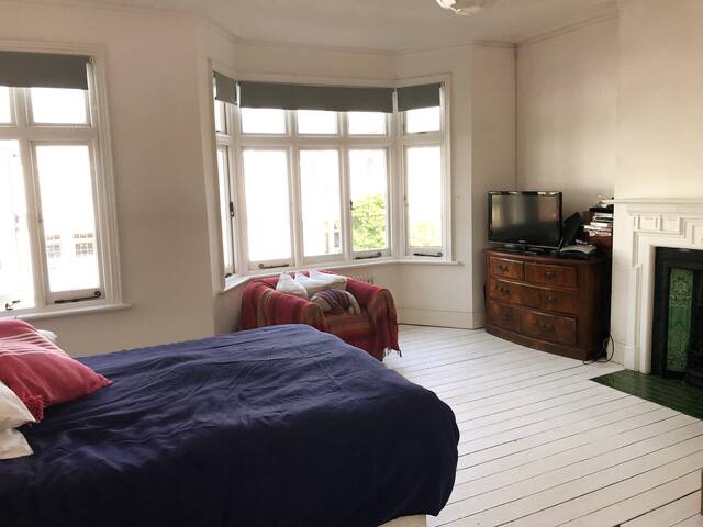 Spacious Edwardian Family House gallery image 5