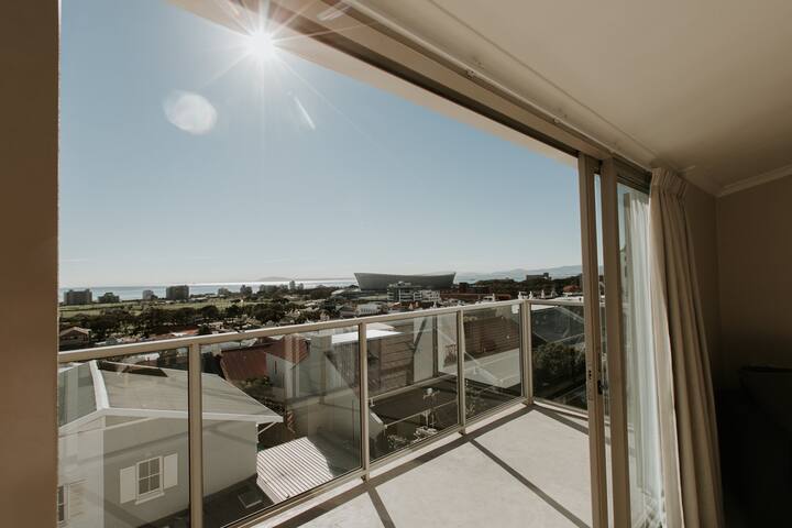 Stylish 3BDR townhouse with sunset views gallery image 3