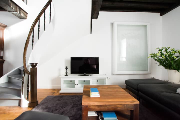 Central Apartment W/ Exclusive View - Amberes