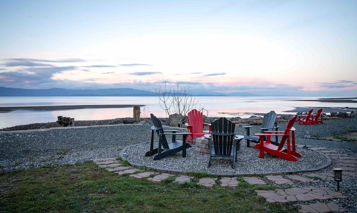 Qualicum Escapes - Breathtaking Views.