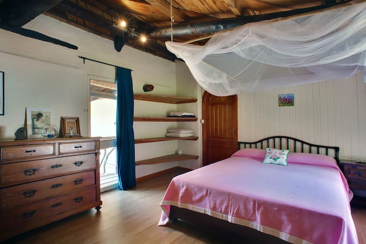 #02 "Luna" THE ROMANTIC BEDROOM