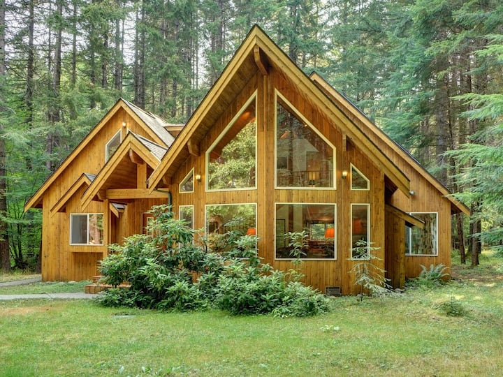 Large, forested family refuge - Crystal/Rainier - Cabins for Rent in ...