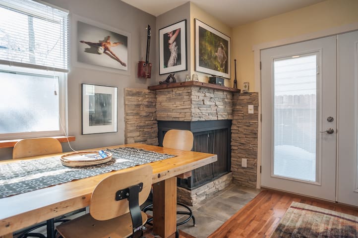 Mid-Boulder w/Separate Entrance