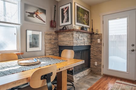 Mid-Boulder w/Separate Entrance